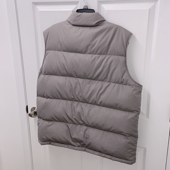 Men’s Lands End XL Light Gray Puffer Vest - Picture 3 of 6